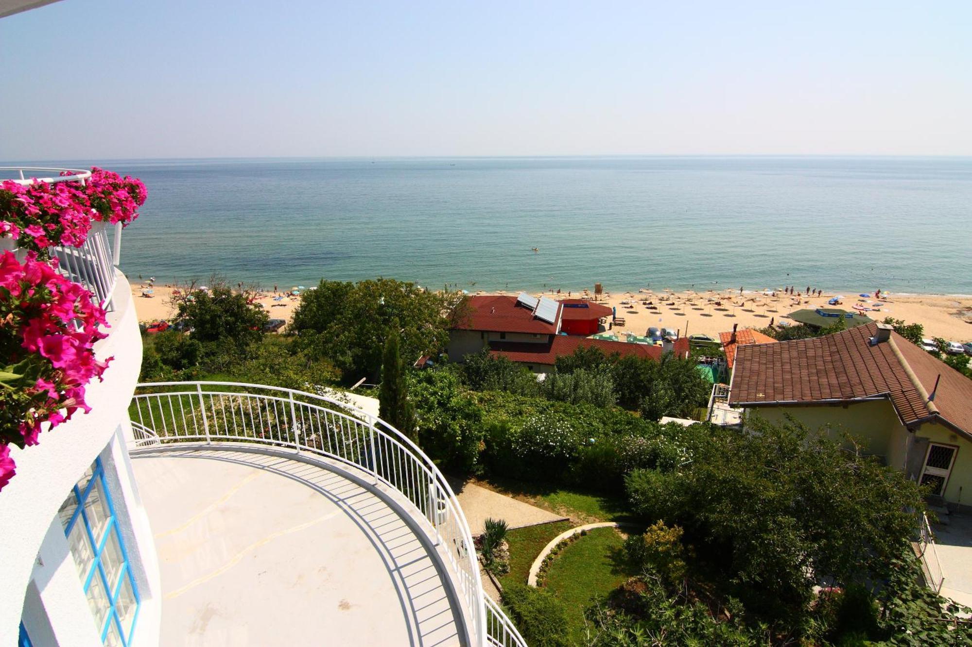 Villa White Dove Golden Sands Bagian luar foto
