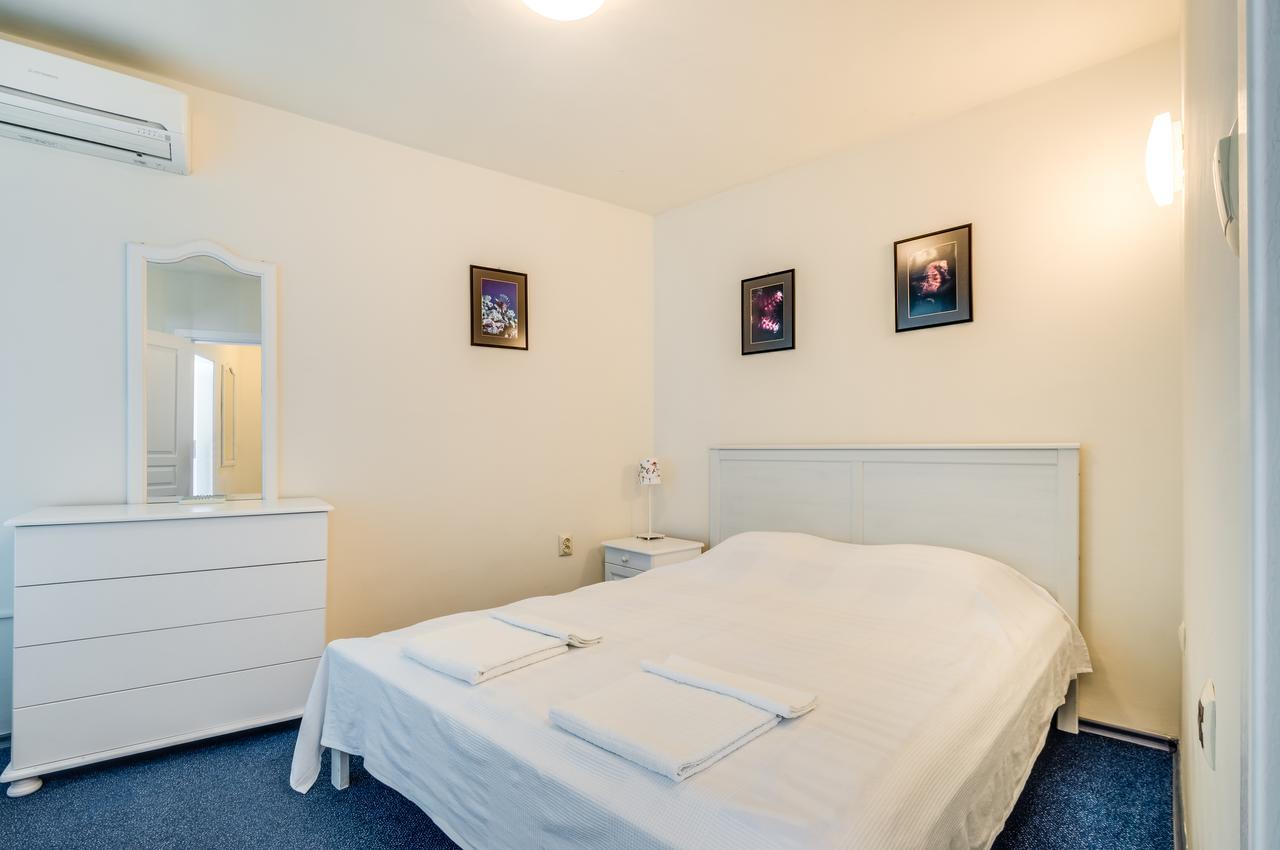 Villa White Dove Golden Sands Bagian luar foto