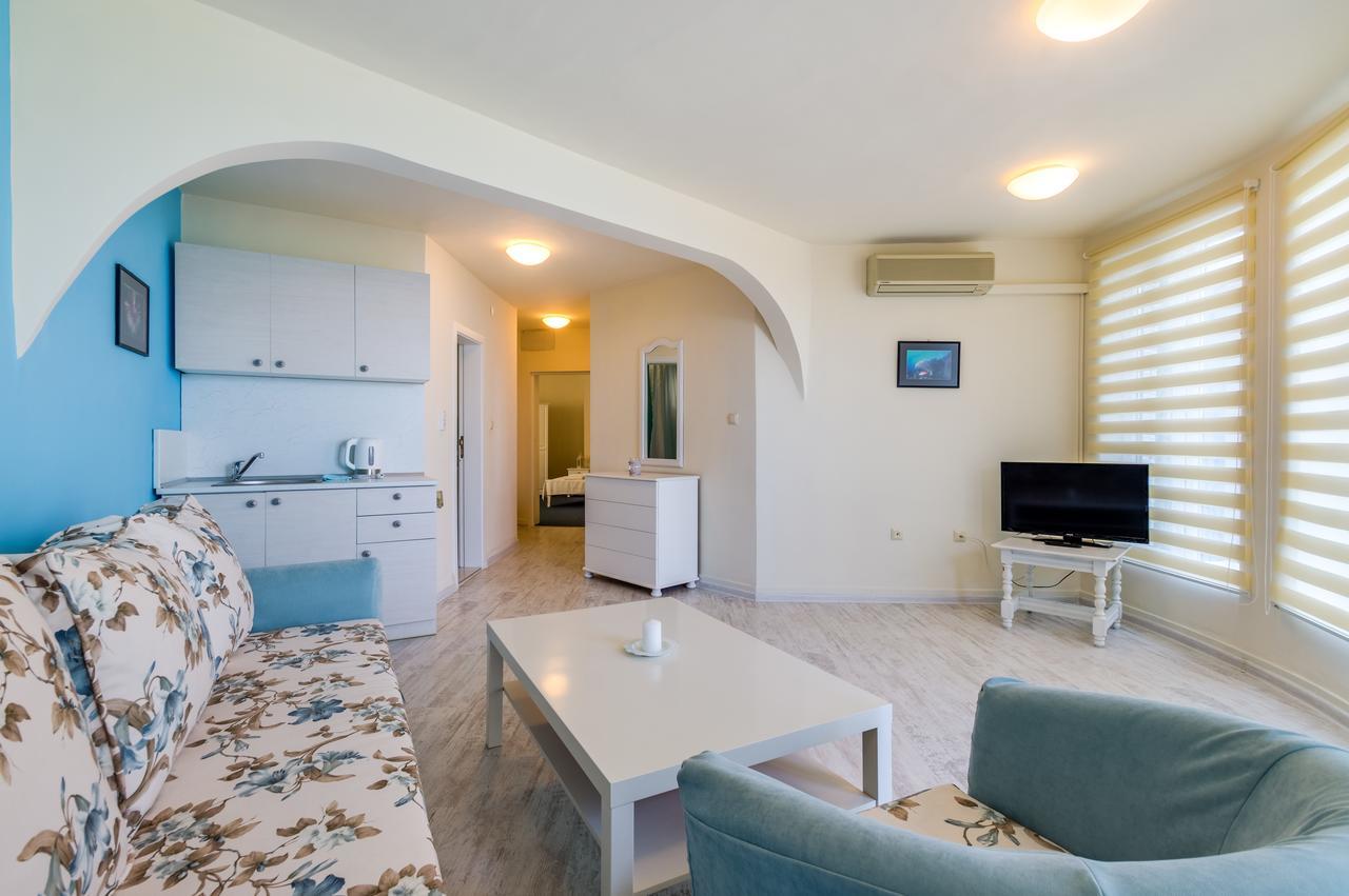 Villa White Dove Golden Sands Bagian luar foto