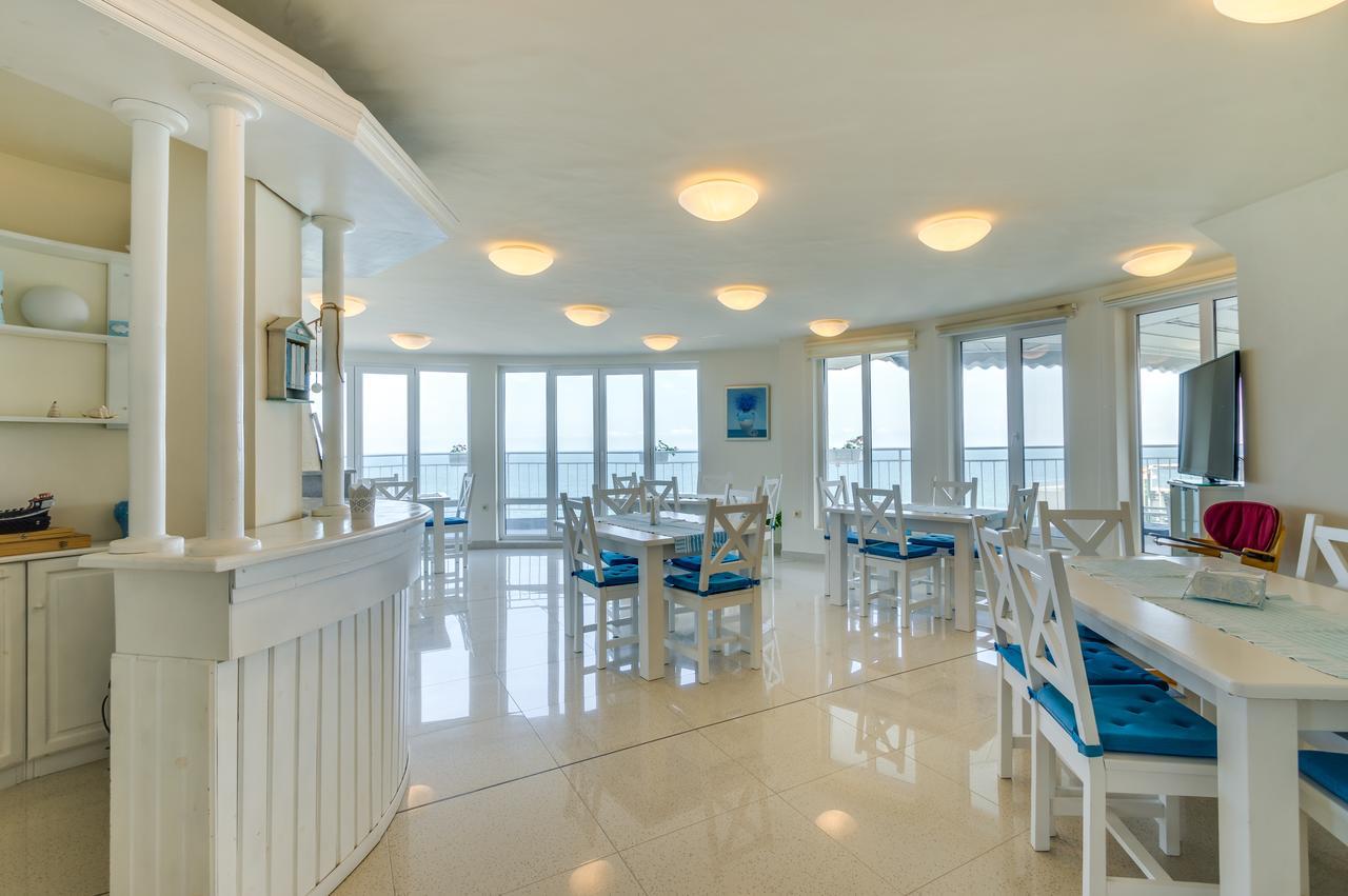 Villa White Dove Golden Sands Bagian luar foto