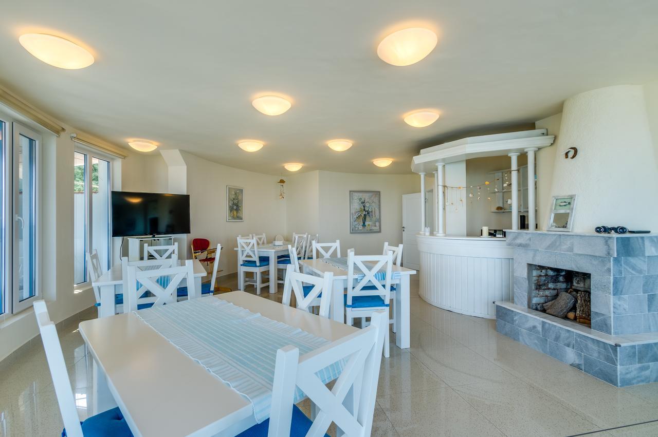 Villa White Dove Golden Sands Bagian luar foto