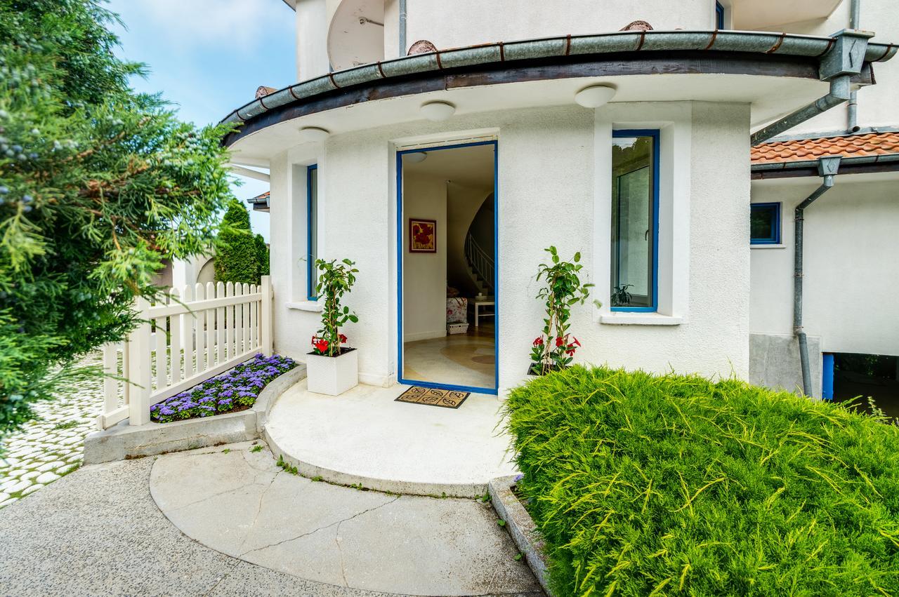 Villa White Dove Golden Sands Bagian luar foto