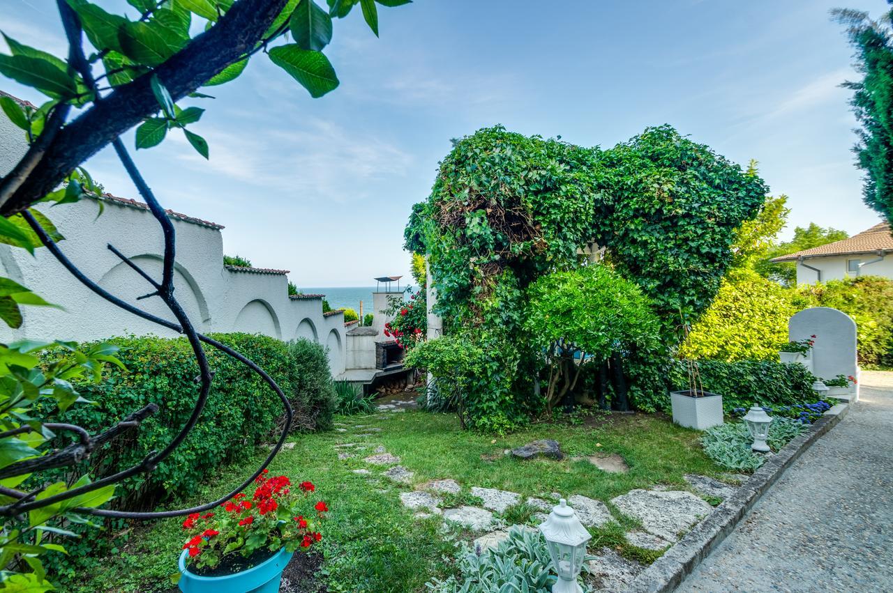 Villa White Dove Golden Sands Bagian luar foto